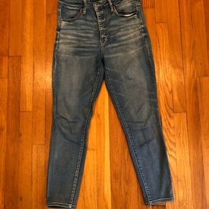 AE Button Up Light Wash Skinny Jean Size 12 Short